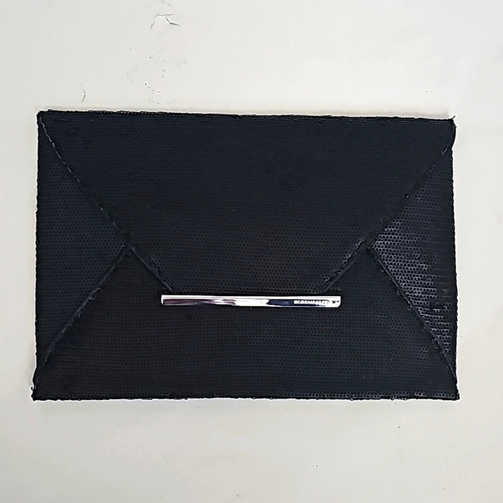 NWOT BCBGMaxazria Harlow Clutch in Black